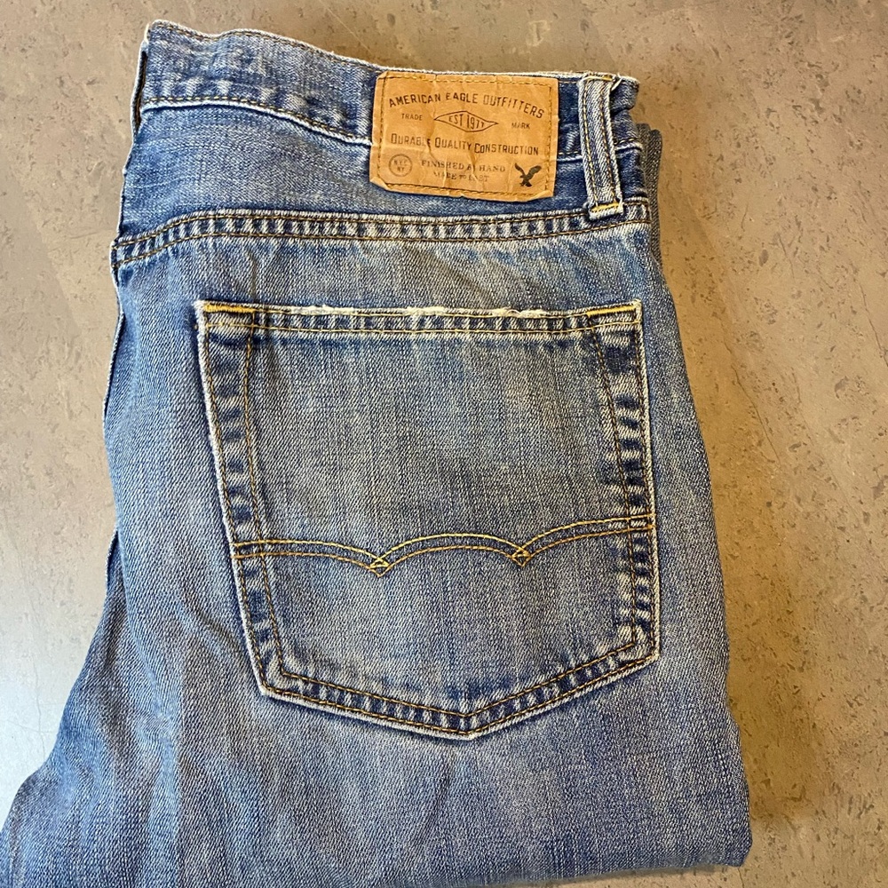 American Eagle Men’s Relaxed Straight Light Blue Denim Jeans